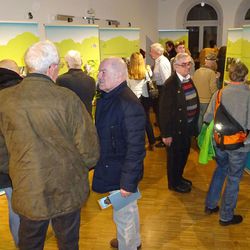 Besucher in der Ausstellung