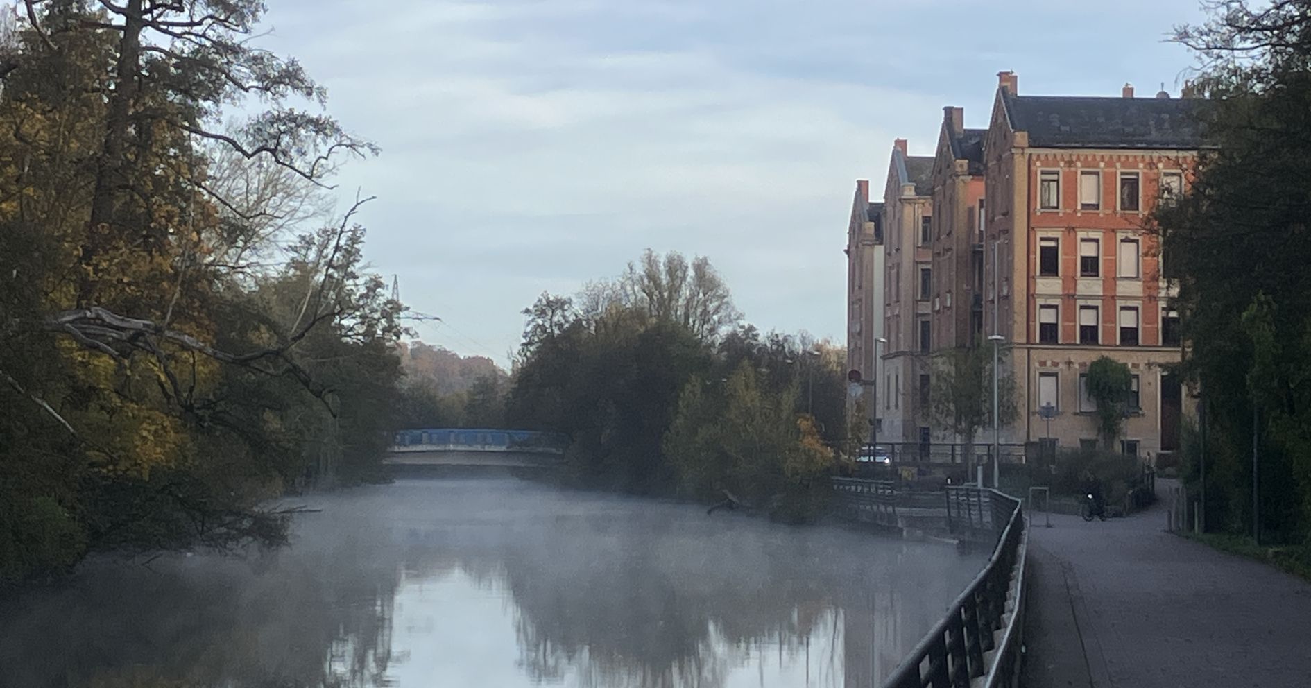 Herbstliche Uferpromenade in Fürth Herbstliche Uferpromenade in Fürth