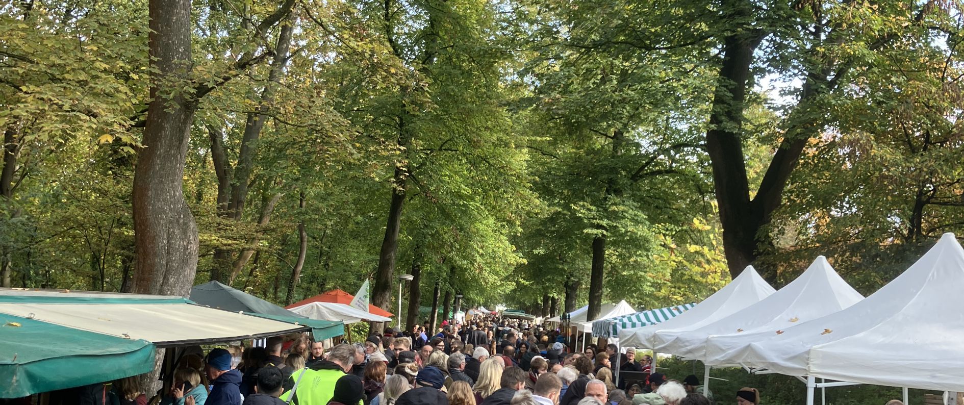 Apfelmarkt im Fürther Stadtpark Apfelmarkt im Fürther Stadtpark