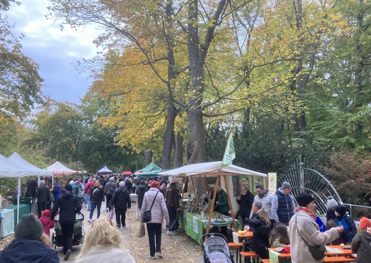 BN-Stand beim Apfelmarkt